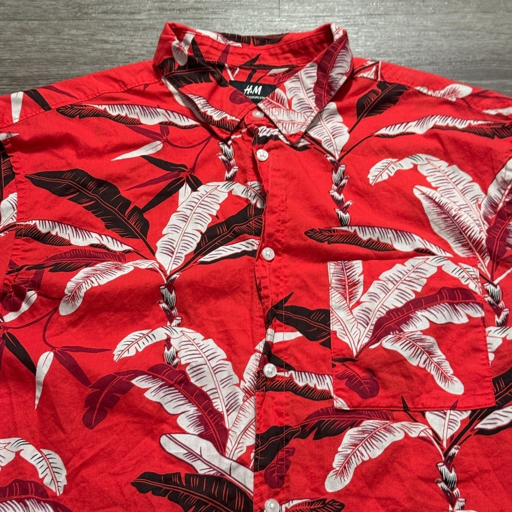 H&M Shirt Adult Medium Red Floral Costal Palm All‎ Over Print Beach Hawaiian